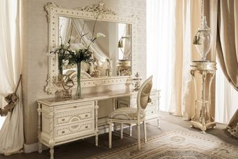 Elegant dressing table with mirror in Ras Al Khaimah