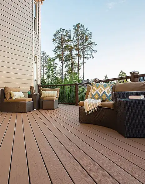 Curved WPC deck outdoor design