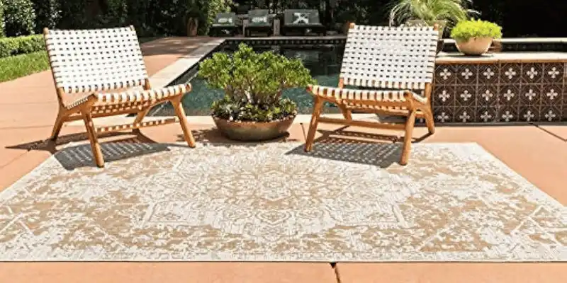 Modern area rugs for Dubai apartments.