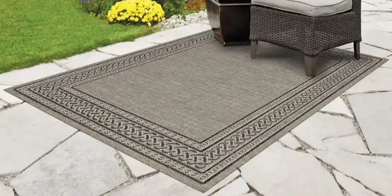 Durable outdoor rugs for Dubai patios.